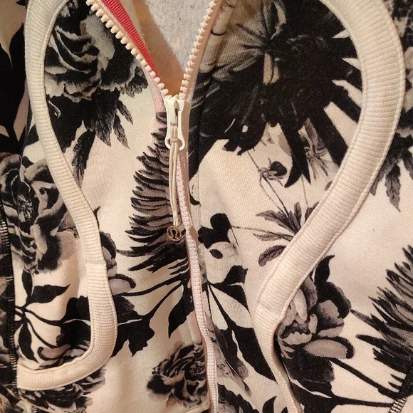lululemon athletica Black and White Floral Jacket - Picture 2 of 4